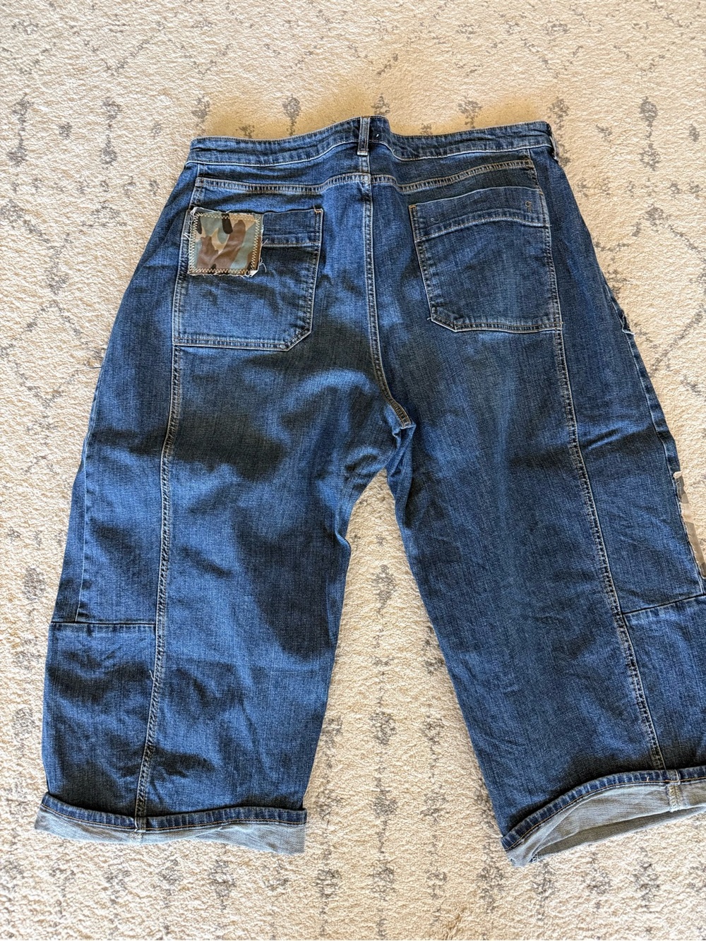 Anthropologie Pilero Kenna
Mid-Rise Heritage Barrel Camo Patchwork Jeans - Picture 8 of 8